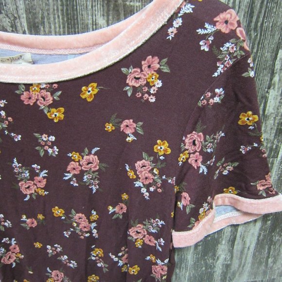 NWT Ultra Flirt Women's SS Print/Velvet Trim Top - Picture 2 of 5